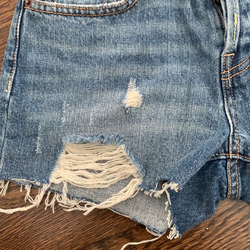 Free people ripped Jean shorts - Picture 3 of 5